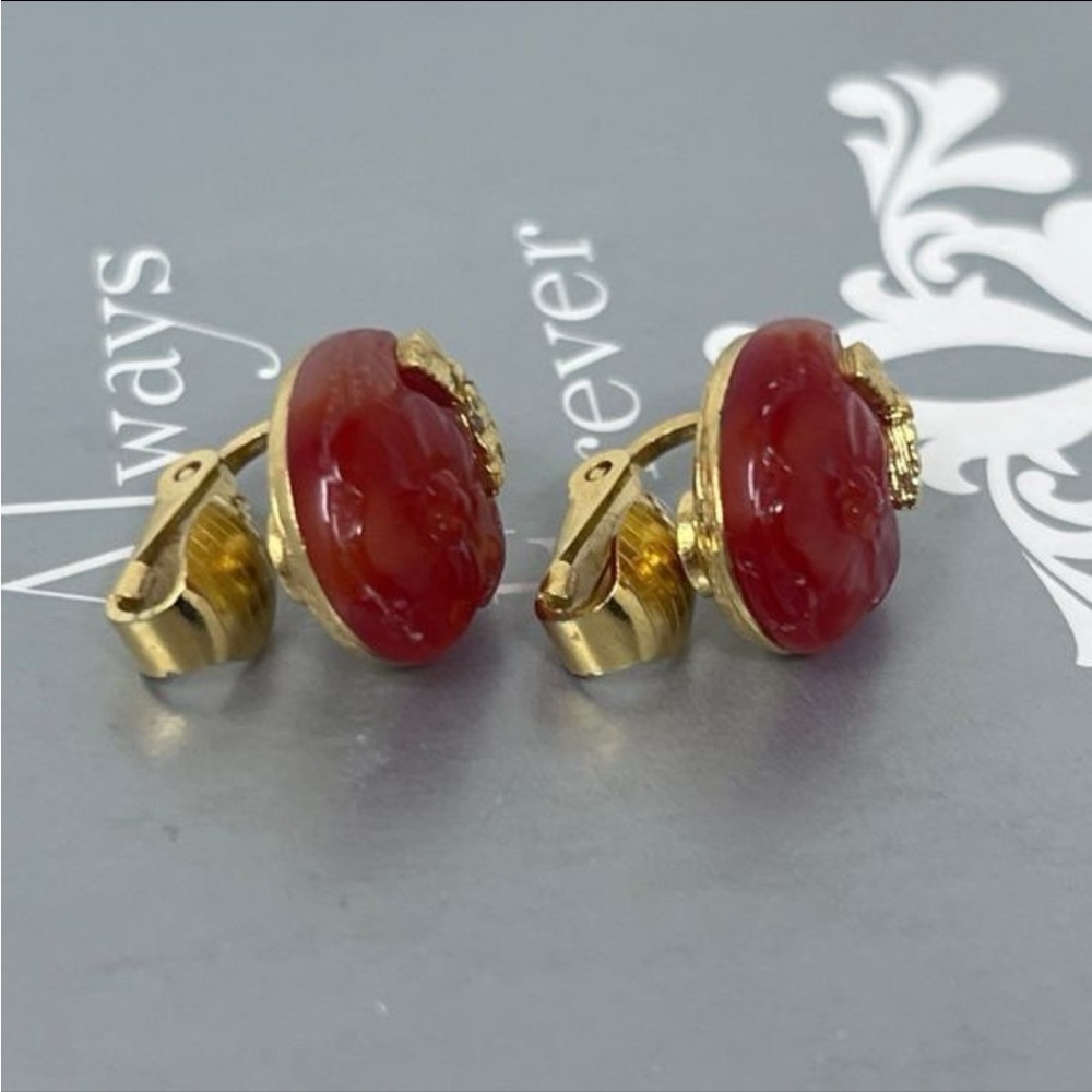 Trifari Carnilion Red Gold Tone Leaf Accent Clip-on Earrings Vintage